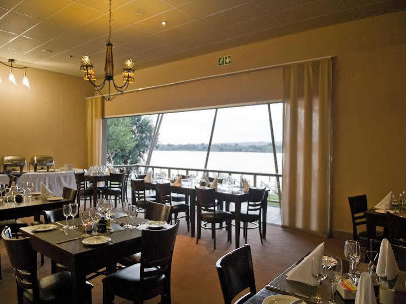 Protea Hotel By Marriott Zambezi River Lodge Katima Mulilo Bagian luar foto