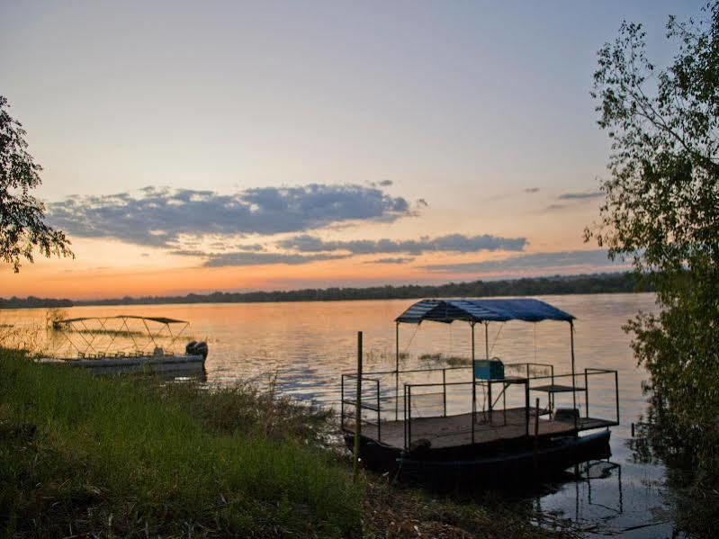 Protea Hotel By Marriott Zambezi River Lodge Katima Mulilo Bagian luar foto